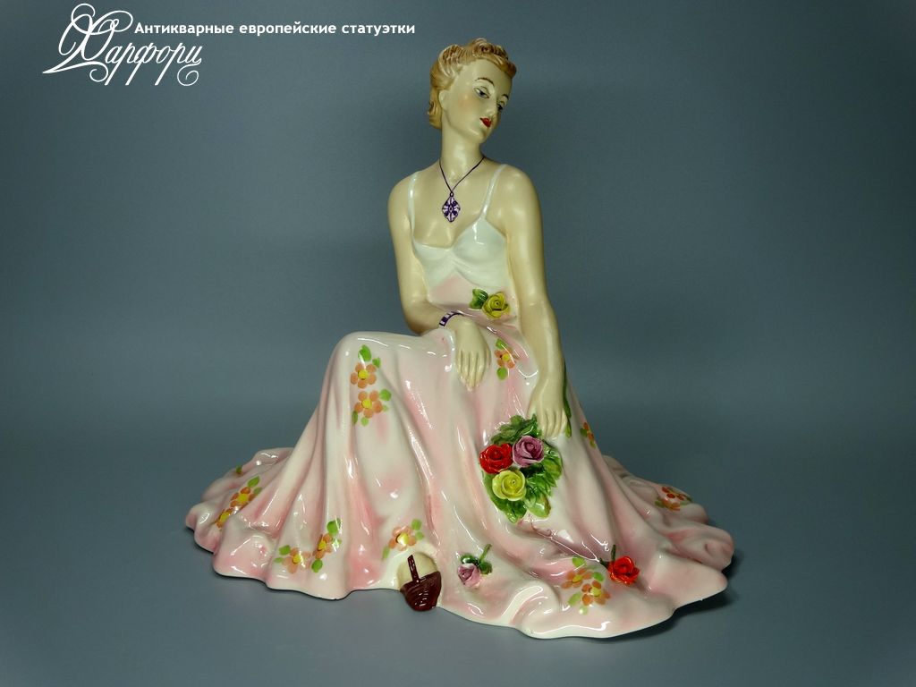 Купить фарфоровые статуэтки Royal Dux, Женщина с букетом цветов, Германия